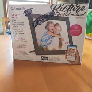 Aluratek digital picture frame